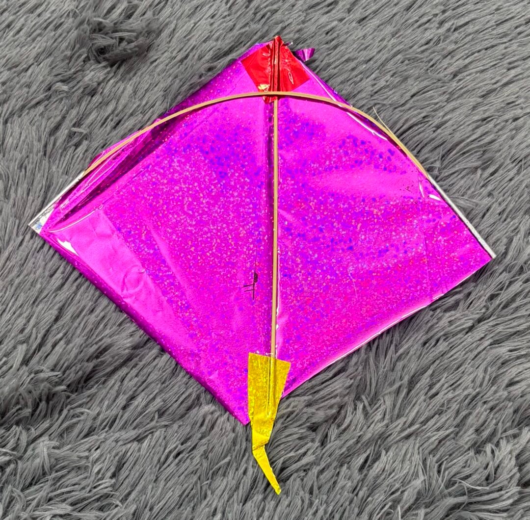 Small decorating kites (mixed colors)