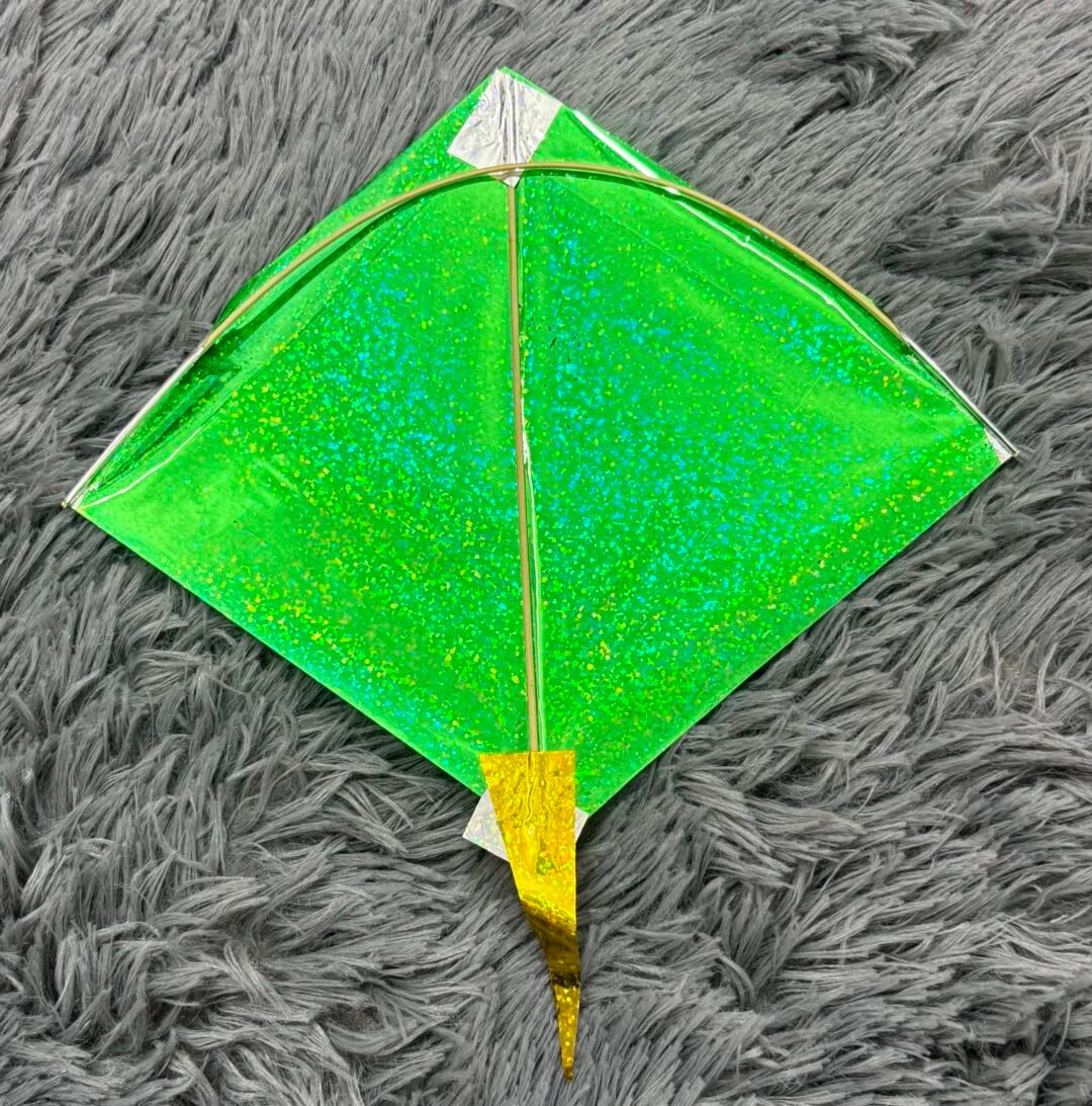 Small decorating kites (mixed colors)