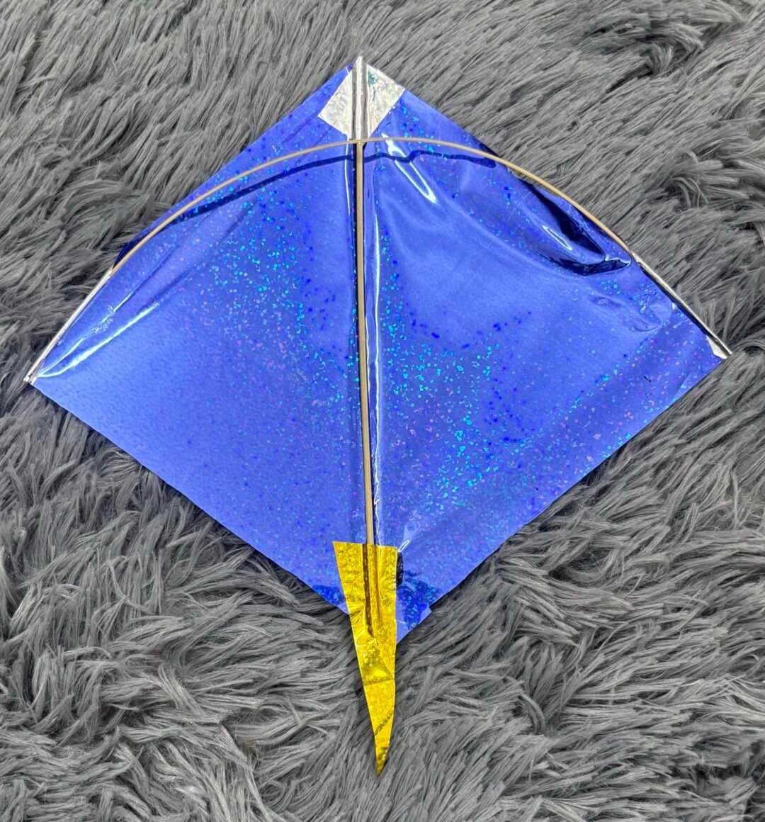 Small decorating kites (mixed colors)