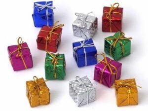 2025/12/christmas1-500x500-1.jpg Christmas hanging gifts